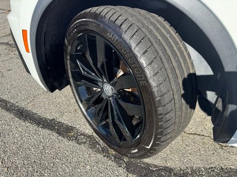 Used 2021 Volkswagen Tiguan SE R-Line w/ 3rd Row Seat Package image 36