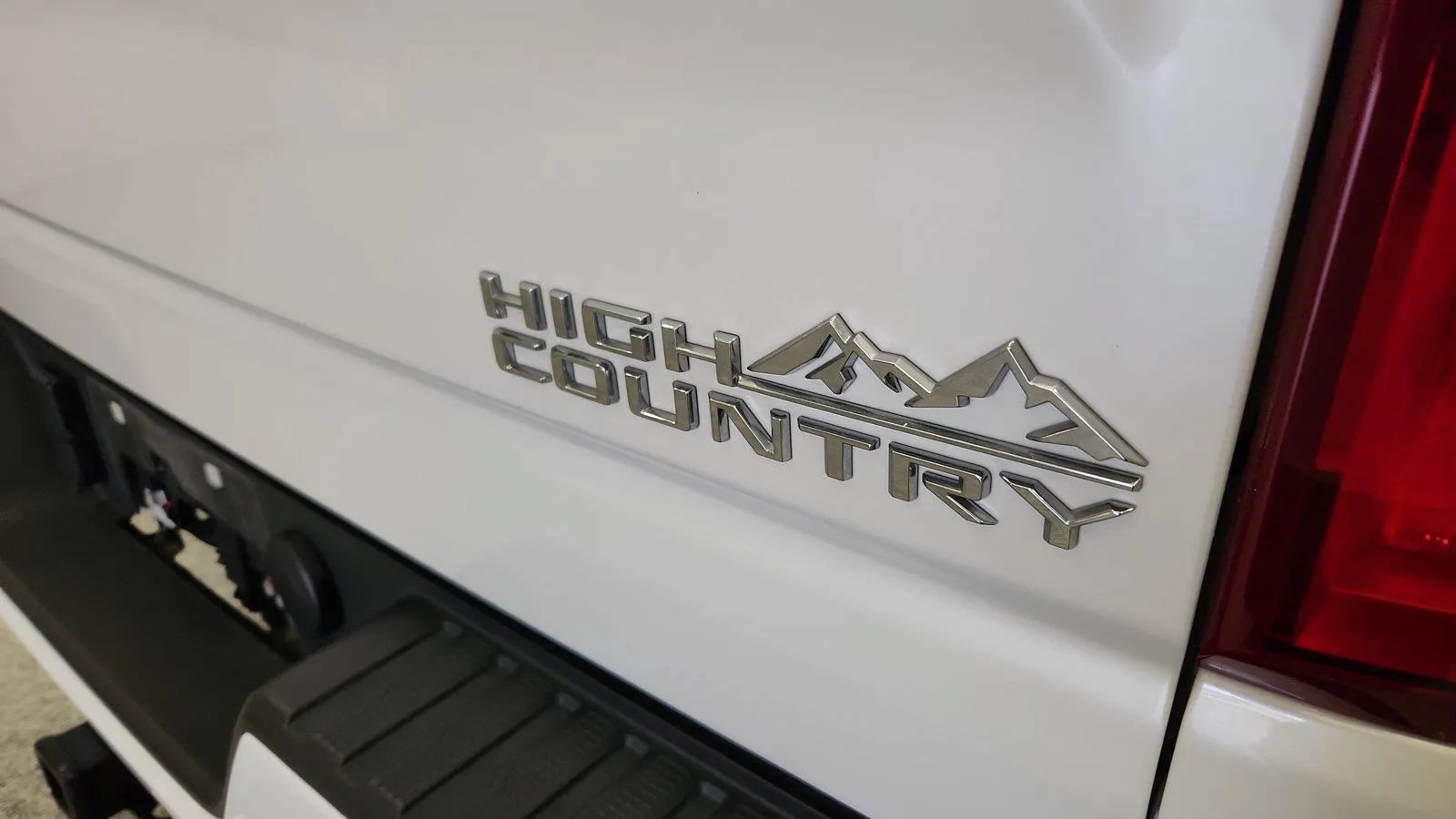 Used 2023 Chevrolet Silverado 1500 High Country w/ High Country Premium Package AWD/4WD image 14