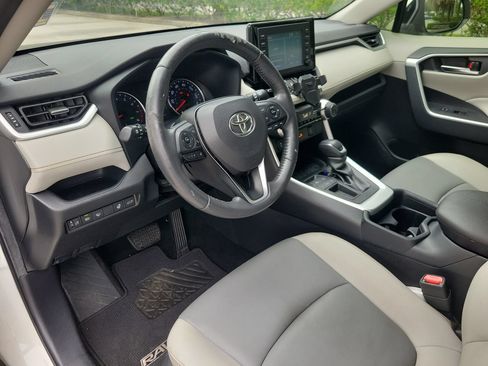Used 2019 Toyota RAV4 XLE Premium w/ Cold Weather Package FWD image 16
