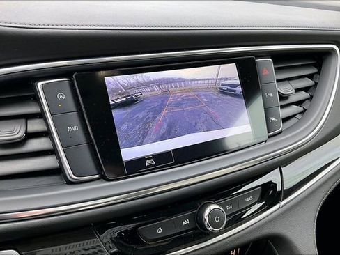 Used 2023 Buick Enclave Essence image 19