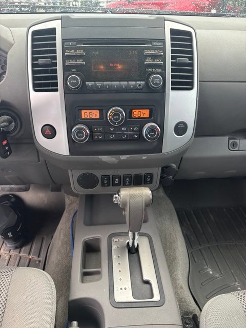 Used 2014 Nissan Frontier SV w/ SV Value Truck Package RWD image 8