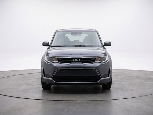 Used 2025 Kia Soul LX w/ LX Technology Package FWD image 2