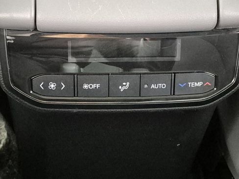 Certified 2024 Toyota Highlander XLE image 24