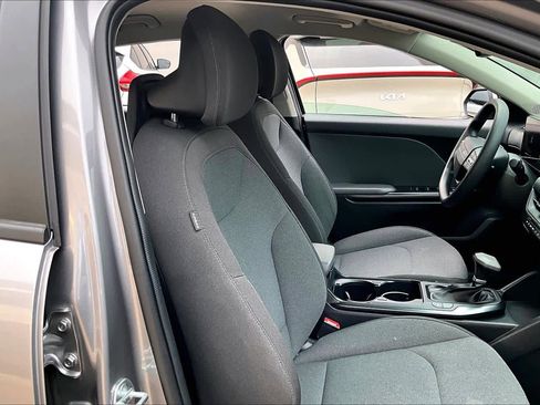 Certified 2025 Kia K4 FWD image 9