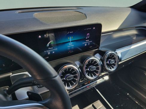 Certified 2022 Mercedes-Benz GLB 250 image 32