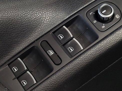 Used 2015 Volkswagen Tiguan SEL FWD image 27