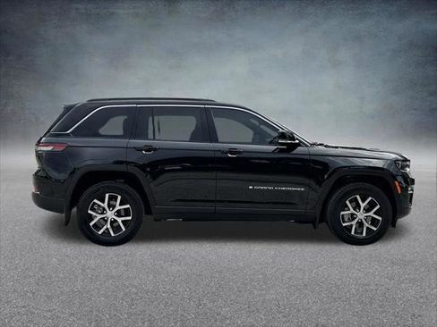 Certified 2025 Jeep Grand Cherokee Limited w/ MOPAR Finishing Package RWD image 5