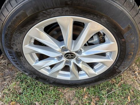 Used 2025 Toyota Corolla Cross LE image 30