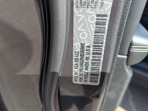 Used 2022 Jeep Grand Cherokee Laredo w/ Luxury Tech Group I image 37