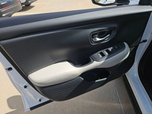 New 2026 Honda HR-V LX image 13