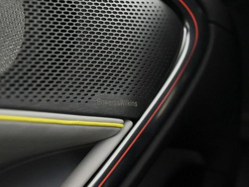 Used 2024 McLaren Artura image 18