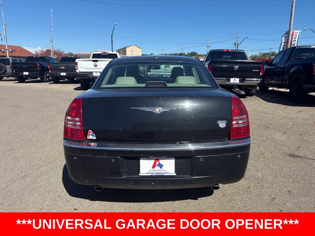 Used 2007 Chrysler 300 C w/ Protection Group II RWD image 4