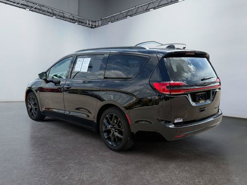 Used 2025 Chrysler Pacifica Limited FWD image 5