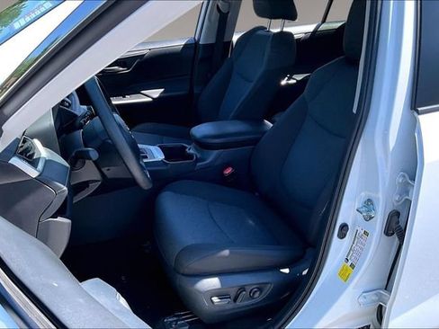 Used 2025 Toyota RAV4 XLE FWD image 19