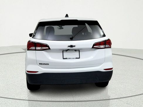 Used 2024 Chevrolet Equinox LS w/ LS Convenience Package FWD image 4