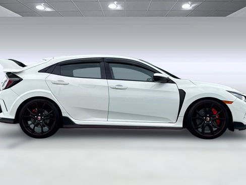 Used 2018 Honda Civic Type R image 2