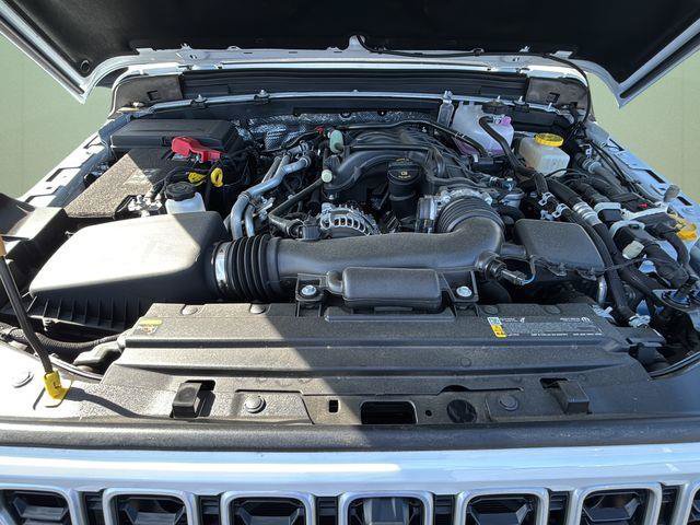 Used 2025 Jeep Wrangler Unlimited Sahara AWD/4WD image 14