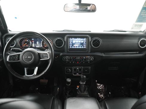 Used 2018 Jeep Wrangler Unlimited Sahara AWD/4WD image 15