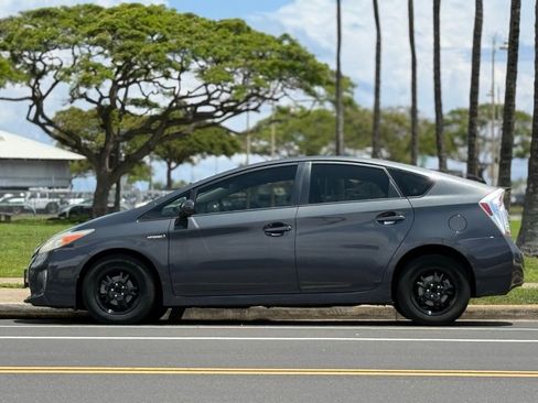 Used 2014 Toyota Prius One image 2