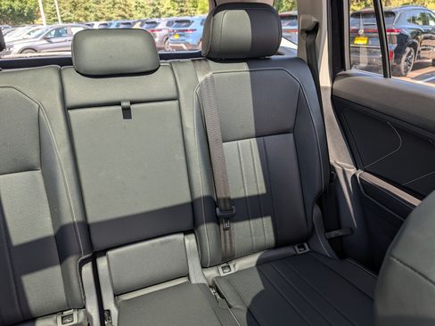 Certified 2023 Volkswagen Tiguan SE w/ Panoramic Sunroof Package AWD/4WD image 14