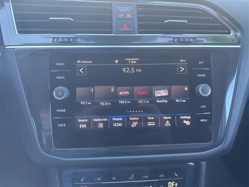 Used 2022 Volkswagen Tiguan SE image 22