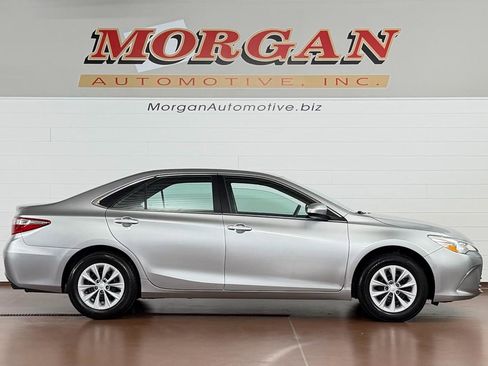 Used 2017 Toyota Camry LE FWD image 2