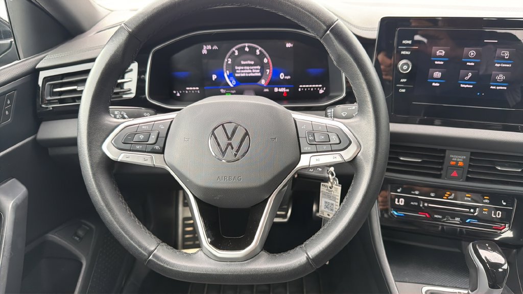 Certified 2025 Volkswagen Jetta Sport FWD image 12