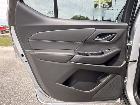 Used 2020 Chevrolet Traverse LT FWD image 13