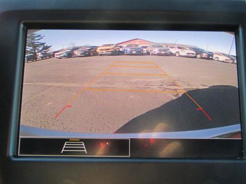 Used 2022 Chevrolet Equinox LT w/ Driver Convenience Package image 12