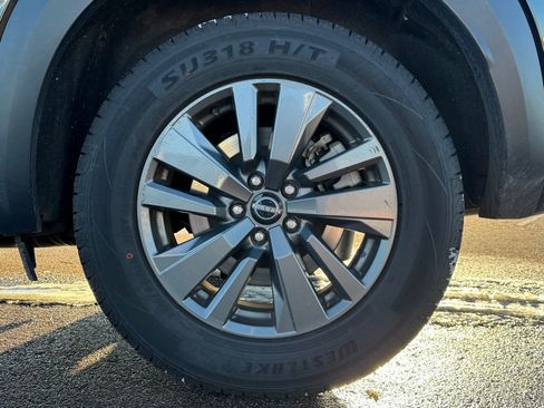 Used 2024 Nissan Pathfinder SV image 11