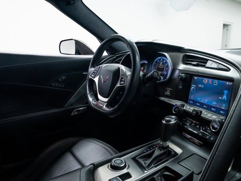 Used 2015 Chevrolet Corvette Z06 w/ 3LZ Preferred Equipment Group image 9