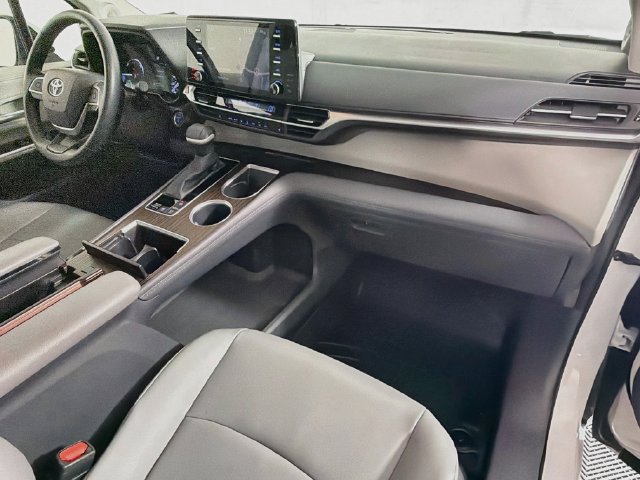 Used 2022 Toyota Sienna XLE w/ XLE Plus Package FWD image 37