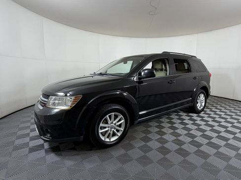 Used 2017 Dodge Journey SXT w/ Comfort/Convenience Group image 2