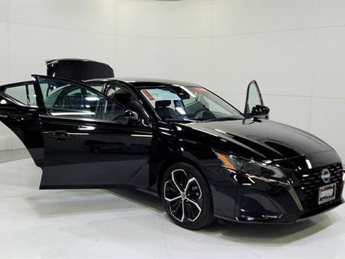 Certified 2025 Nissan Altima 2.5 SR FWD image 29