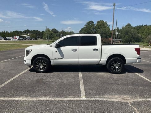 Used 2021 Nissan Titan SV AWD/4WD image 12