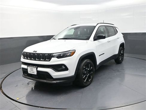 New 2026 Jeep Compass Latitude image 3