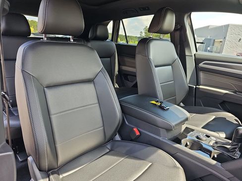 Used 2022 Volkswagen Atlas Cross Sport SEL R-Line image 13