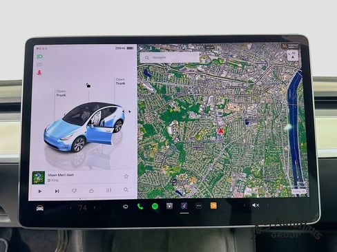 Used 2022 Tesla Model Y Long Range image 18