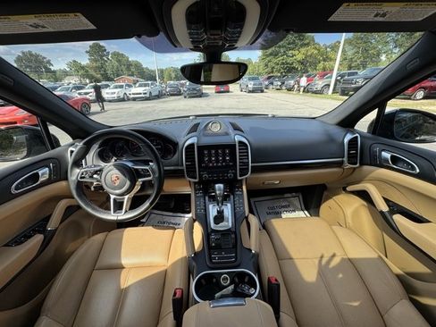 Used 2017 Porsche Cayenne Platinum Edition image 19