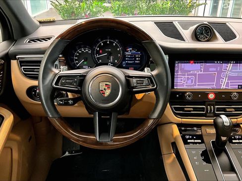 Used 2025 Porsche Macan image 10
