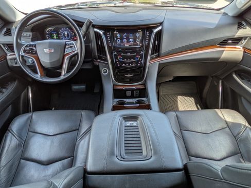 Used 2018 Cadillac Escalade Premium Luxury AWD/4WD image 14