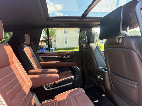 Used 2024 GMC Yukon Denali Ultimate AWD/4WD image 16