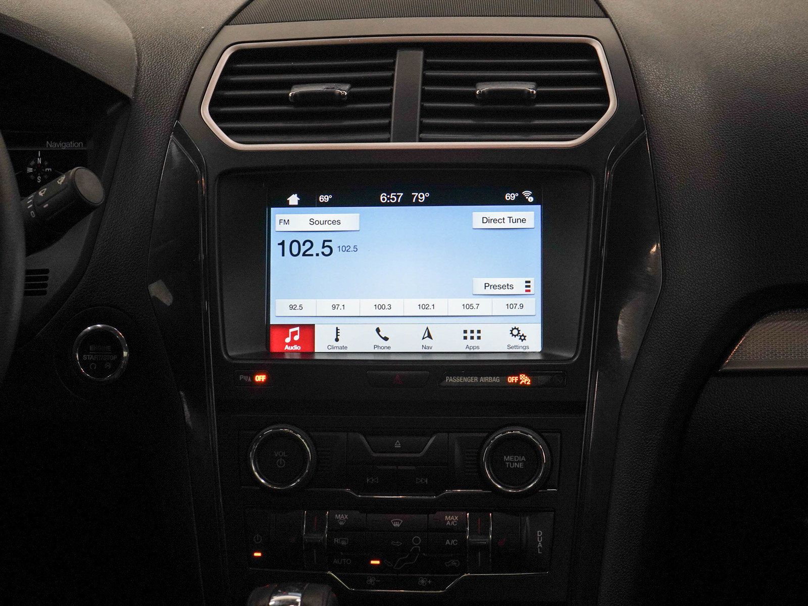 Used 2018 Ford Explorer XLT w/ Equipment Group 202A AWD/4WD image 16