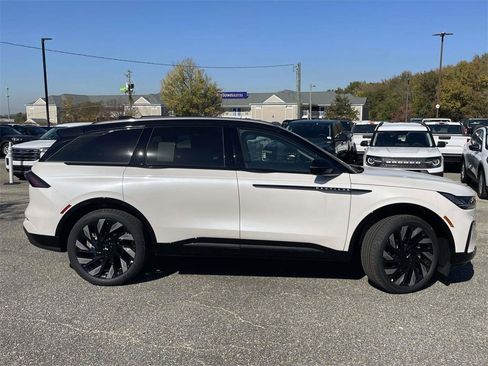 New 2026 Lincoln Nautilus Reserve image 2