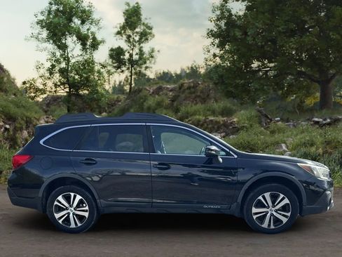 Used 2018 Subaru Outback 2.5i Limited image 4