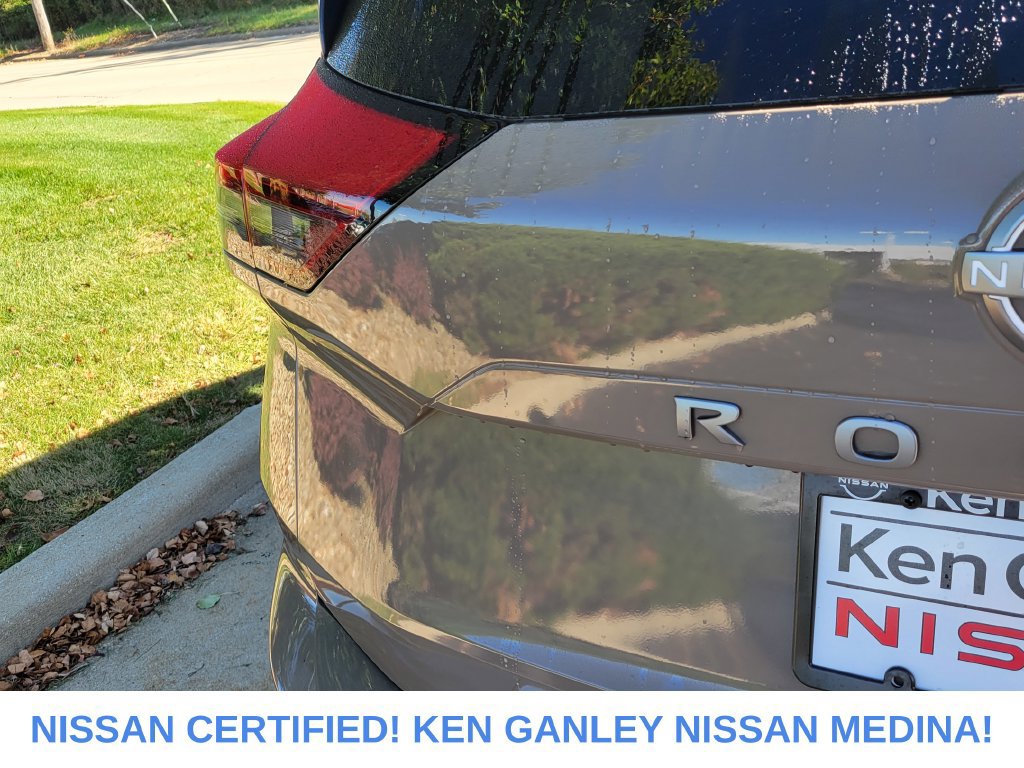 Certified 2024 Nissan Rogue SV w/ SV Premium Package AWD/4WD image 16