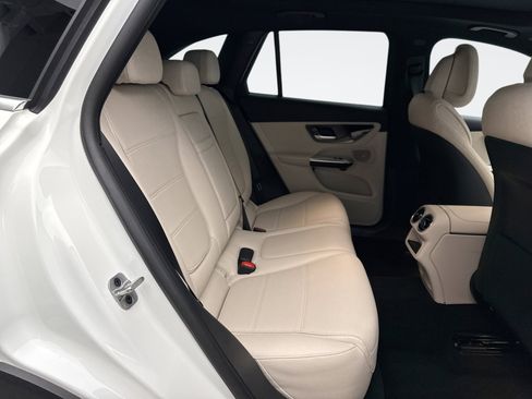 Used 2025 Mercedes-Benz GLC 300 4MATIC image 20