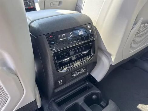 Used 2023 Jeep Grand Cherokee L Overland AWD/4WD image 17