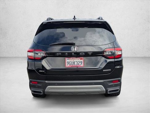 Certified 2023 Honda Pilot Touring image 6