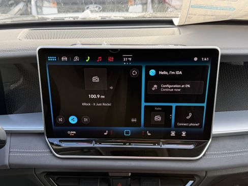 New 2026 Volkswagen Tiguan SE image 19